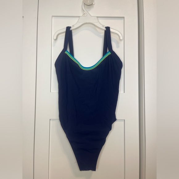 Hi, selling this cute bathing suit in size S. - Picture 1 of 8